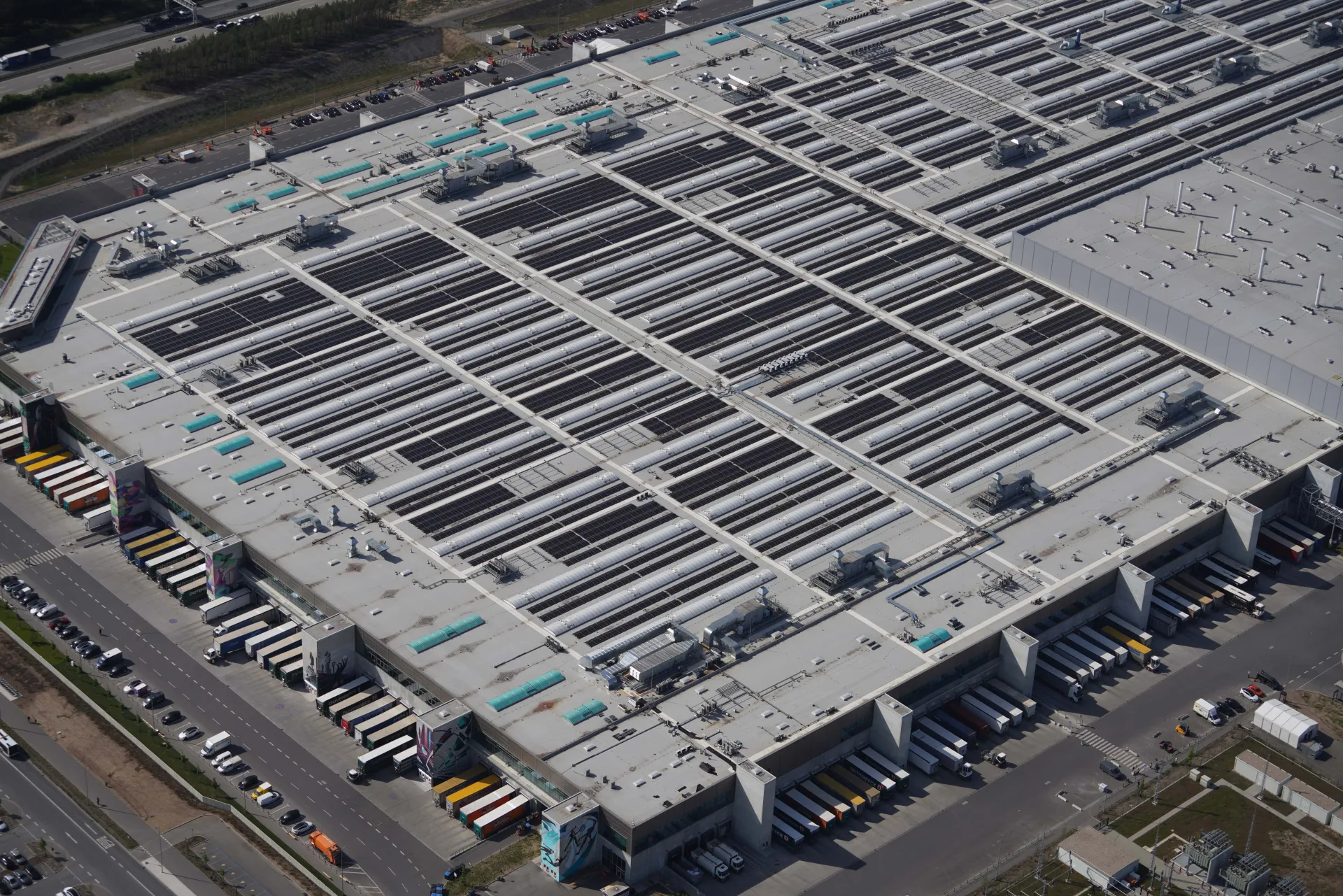 Solar panels on Gigafactory Berlin — Rooftop solar