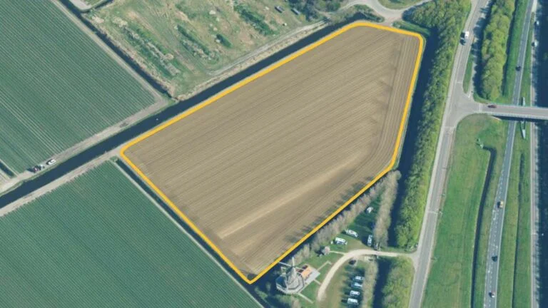 Under construction: park Seaman — Field solar